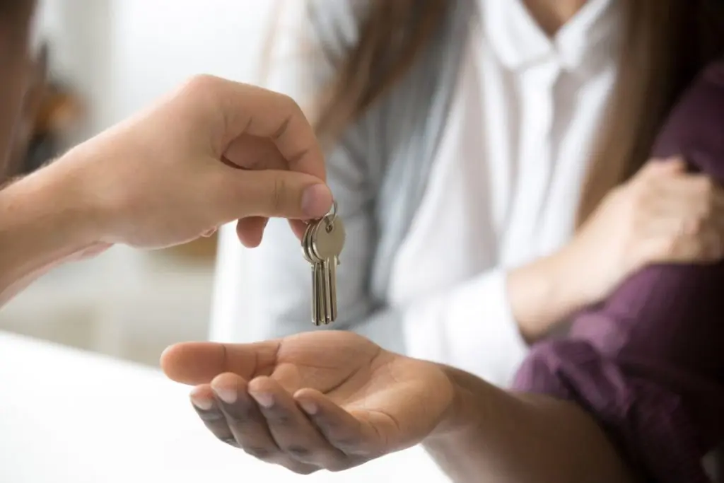 On the day agreed by the lawyers, we receive the keys to the desired property.
